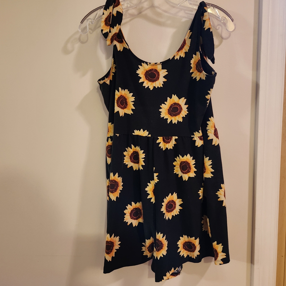 SO Sunflower Print Romper Size Medium Juniors